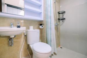 Cozy Stay Studio Transpark Cibubur Apartment By Travelio