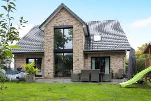 Luxurious Family House With Pool - 平讷贝格