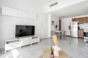 Silkhaus Vacation Homes Chic 1BDR in Oasis Tower in Masdar City