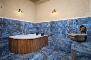 Cappa Via Cave Hotel