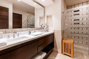 Beachfront Condo - Hot Tub