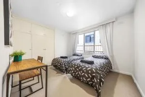 3 Bedroom 60s Retro by Alma Park - East St Kilda