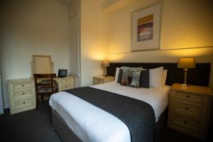 Townhouse Family Room (second building) room in McKays Hotel