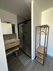 Appartements 3 pieces spacieux plein centre, parking,clim, terrasse, jardin : photos des chambres