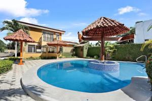 Villa with Pool, Gated Playas del Coco Getaway