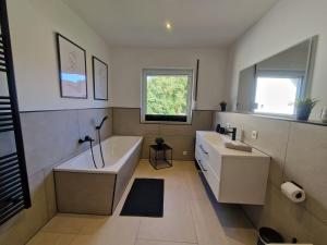 Ferienwohnung am See - Obergeschoss - Ruhige Lage - Eigener Garten