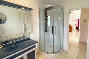 Maisons de vacances CARANTEC MAISON FAMILIALE AVEC JARDIN 9 personnes : photos des chambres