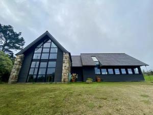 Maisons de vacances Large farmhouse with garden and sea view for 8 people : photos des chambres