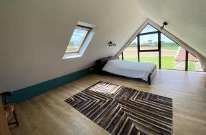 Maisons de vacances Large farmhouse with garden and sea view for 8 people : photos des chambres