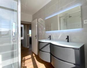 Maisons de vacances Saint-Pol maison familiale avec jardin equipee a neuf 12 personnes : photos des chambres