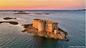Maisons de vacances Saint-Pol maison familiale avec jardin equipee a neuf 12 personnes : photos des chambres