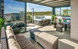 3 Bedroom Awesome Apartment In Kozino