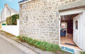 Maisons de vacances Lovely Home In Plouhinec With Wifi : photos des chambres