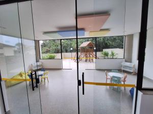 Apto Cond Clube Piscina Coberta Aquecida Itaguá