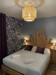 Lilas, Dahlia, Palme Bleue