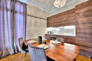 FAR5 - 3 chambres à deux pas de la rue dAntibes