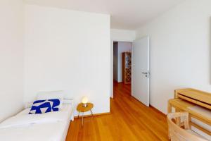 Bright & Contemporary 2-Bed, 2-Bath Apartment in Nyon CDS26-D13