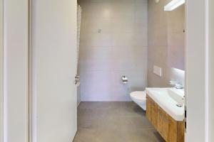 Bright & Contemporary 2-Bed, 2-Bath Apartment in Nyon CDS26-D13