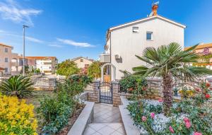 2 Bedroom Cozy Apartment In Medulin