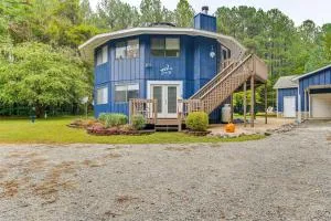 Near Lake Gaston Unique Home with Deck and Fire Pit! - Littleton