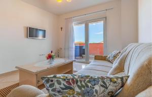 1 Bedroom Nice Apartment In Medulin 