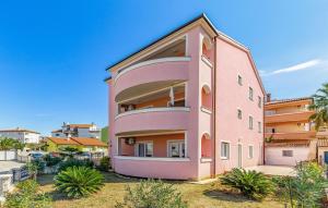 Gorgeous Apartment In Medulin