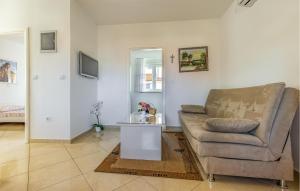 2 Bedroom Awesome Apartment In Medulin 