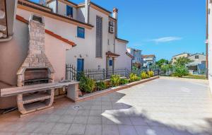 2 Bedroom Awesome Apartment In Medulin 