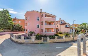 1 Bedroom Cozy Apartment In Medulin