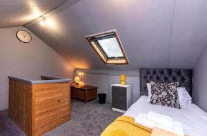 Cozy Nottingham Retreat Entire Home with 4 Bedroom