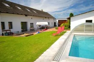 Příjemné místo pro odpočinek s bazeném - Roudnice nad Labem