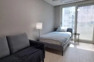 W House r077 - Kŭmp'o