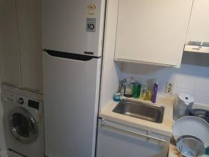 완전 2층 룸 2m 3인 가능여의도20분강남30분가산디지탈10분고척돔5분 거실 주방 침실