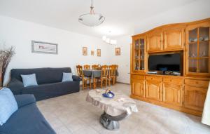 2 Bedroom Lovely Apartment In Oropesa