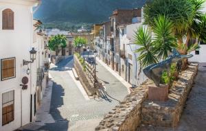 2 Bedroom Lovely Apartment In Oropesa