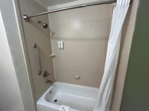 King Room - Non-Smoking room in Sleep Inn & Suites Manchester