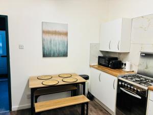 ENTIRE LUXURY HOUSE near CITY CENTRE - FREE PARKING