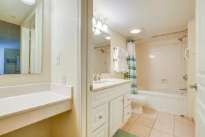 2 Mi to Barefoot Landing Condo with Beach Access!