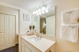 2 Mi to Barefoot Landing Condo with Beach Access!