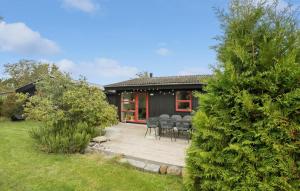 Cozy Home In Askø With Wifi