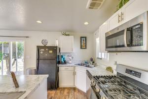 2 Mi to Old Town House with Grill in Eureka!
