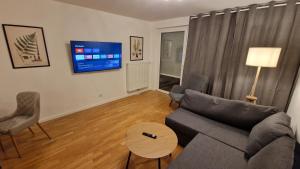 Moderne, barrierefreie Wohnung im Herzen der Stadt mit Parkplatz, WLAN und TV - Marta