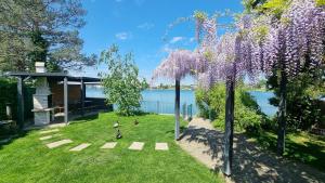 TopSenec-Lakeside Home