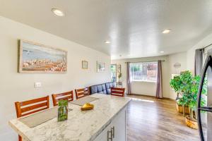 2 Mi to Old Town House with Grill in Eureka!