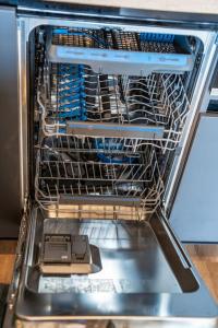 Getaway 2 Bedroom Dream Apartment - free parking