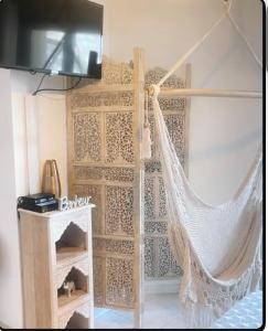 Appartements L Oasis studio proche hopital et aeroport Piscine Parking &Netflix : photos des chambres