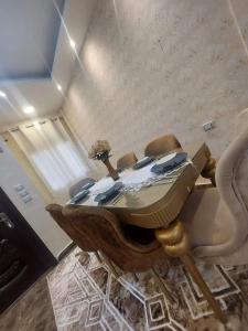 فيلا فندقية خاصة في الشيخ زايد بمدخل خاص حديقة خاصة غرفتين نوم