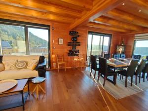 LEclipse -12p, vue lac au pied des pistes et SPA