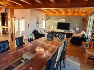 LEclipse -12p, vue lac au pied des pistes et SPA