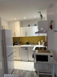 Gîte du Moulin - Appartement plein centre ville - spacieux 2p - 1er etage maison de pécheur à 100m de la plage